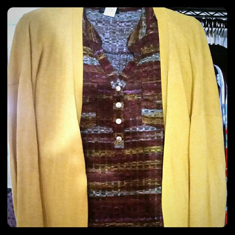 Ladies medium very soft Cocomo sweater top